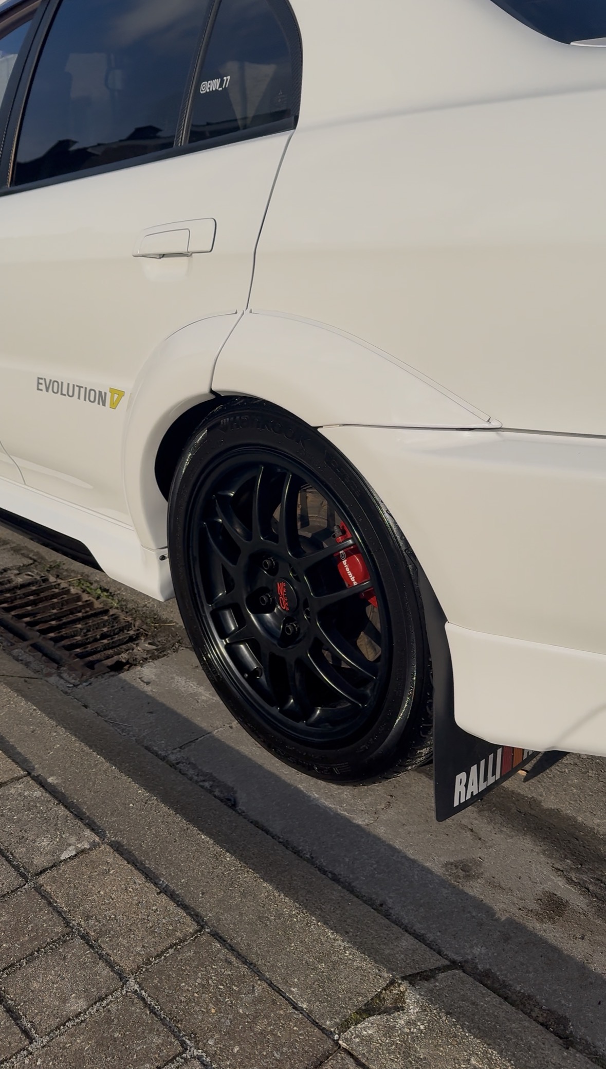 Jante sport et freinage, carrosserie blanche