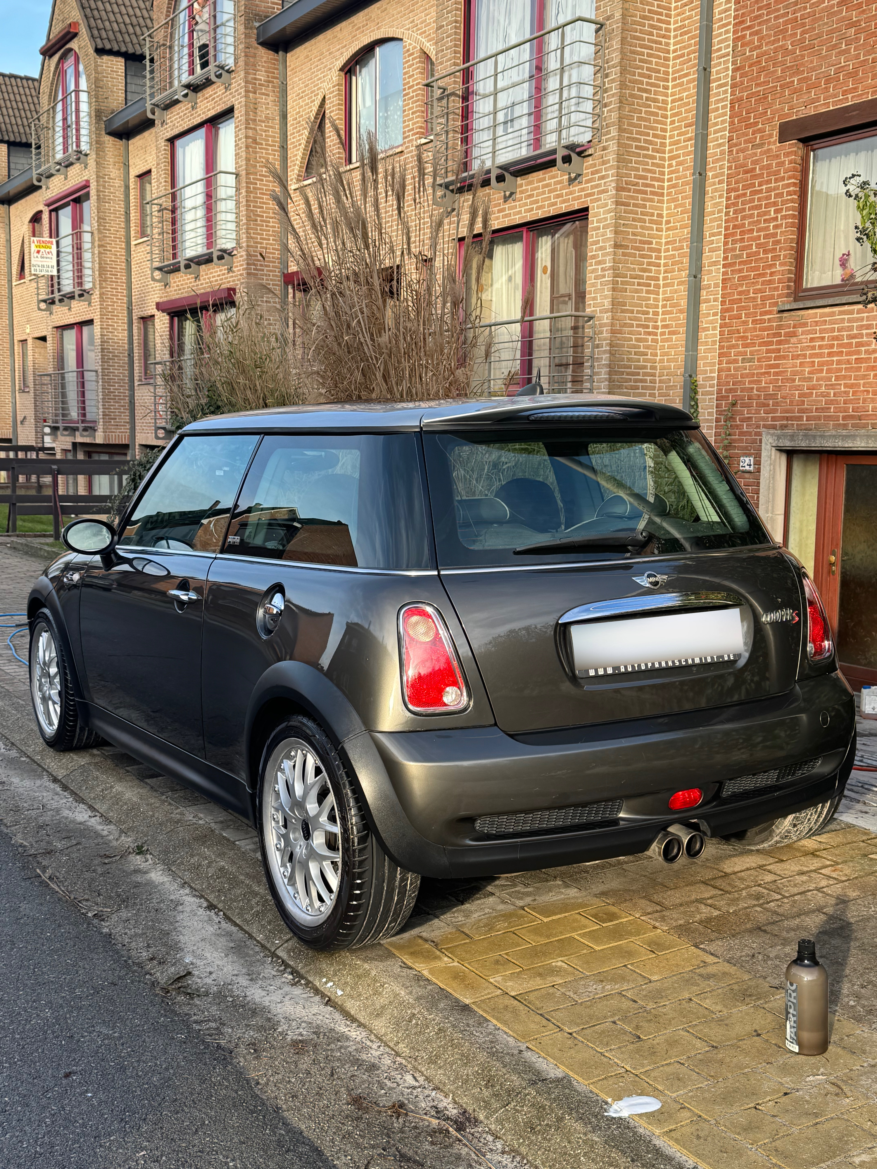 Véhicule après prestation complète, vue arrière